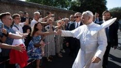 Papież w Castel Gandolfo uścisnął tyle dłoni, ile tylko było można