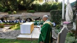 البابا لاوُن الرابع عشر يترأس في قرية "كن مسبَّحا" الاحتفال بأول قداس إلهي من أجل العناية بالخليقة ٩ تموز يوليو ٢٠٢٥