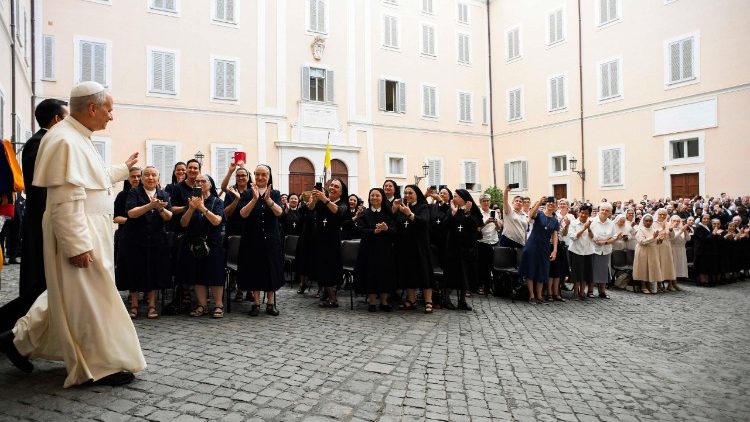 Audience na nádvoří Apoštolského paláce v Castel Gandolfu 