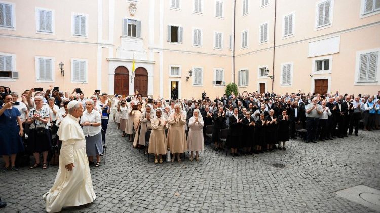 Otro momento del encuentro del Papa con las órdenes religiosas