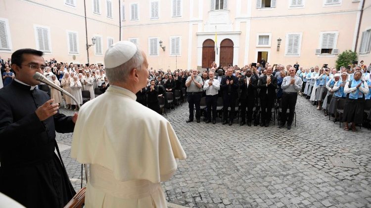 Audience na nádvoří Apoštolského paláce v Castel Gandolfu 