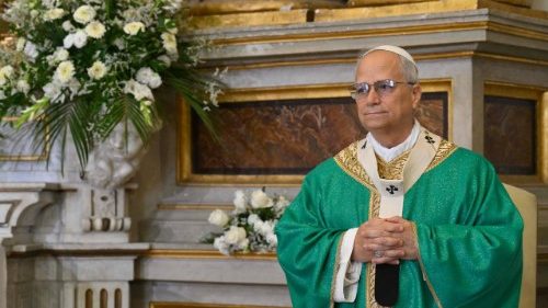 Il Papa: tanti popoli spogliati e derubati da guerra e povertà, serve "rivoluzione dell'amore"
