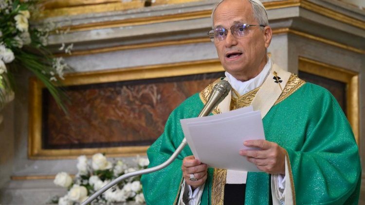 البابا لاوُن الرابع عشر يترأس القداس الإلهي في رعية القديس تومّازو دا فيلاّنوفا في كاستيل غاندولفو