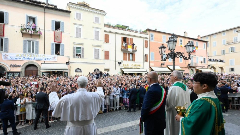 Leon al XIV-lea la Sfânta Liturghie din parohia pontificală de la Castel Gandolfo