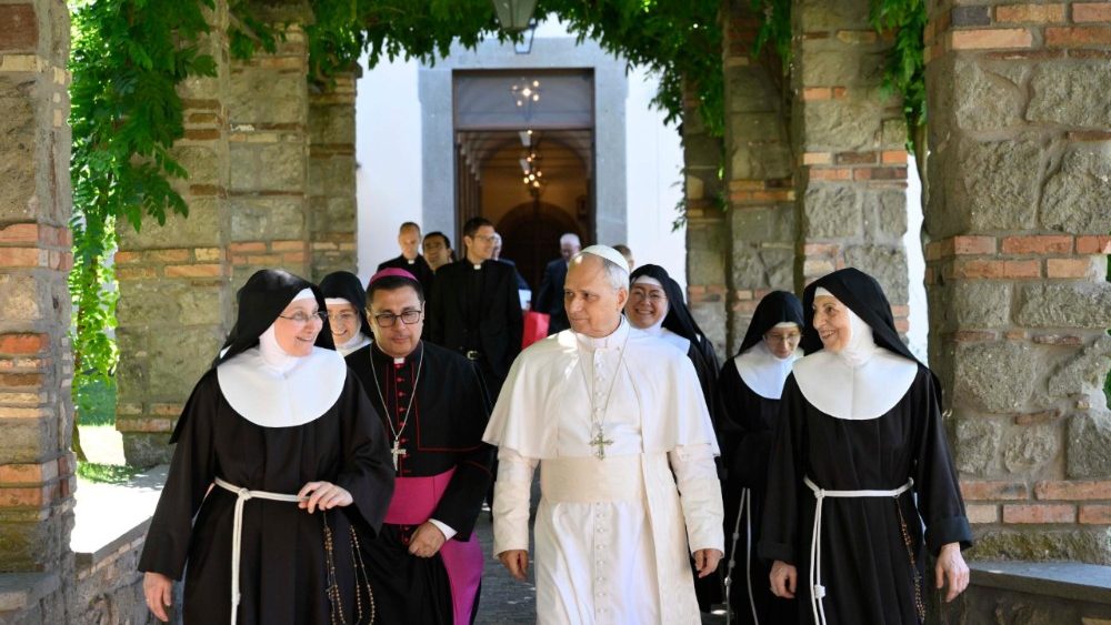 Fotogalerie z papežova úterního programu v Castel Gandolfo