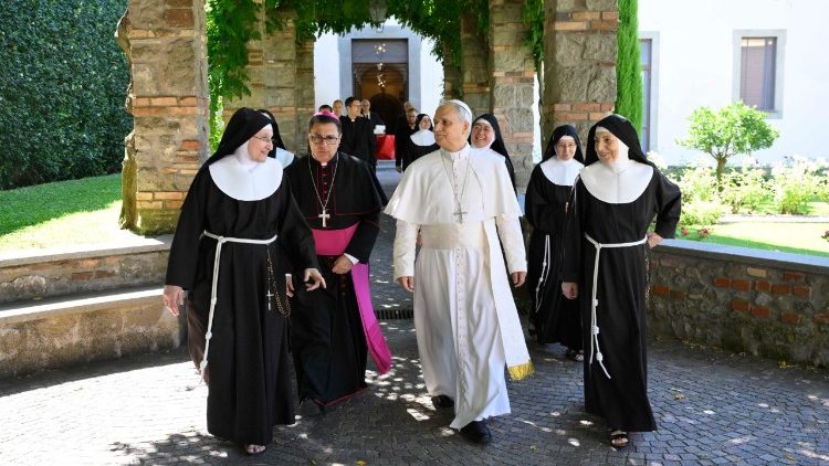 Der Papst bei den Klarissen in Albano