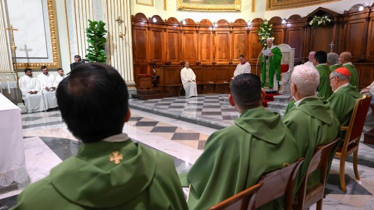 Un momento de la santa misa oficiada por el Romano Pontífice este domingo 20 de julio de 2025 en la catedral de Albano.