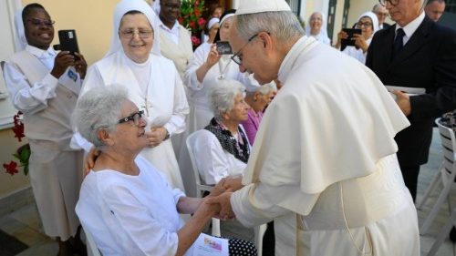 Papa visita lar para idosas em Castel Gandolfo: "Vocês são sinais de esperança"