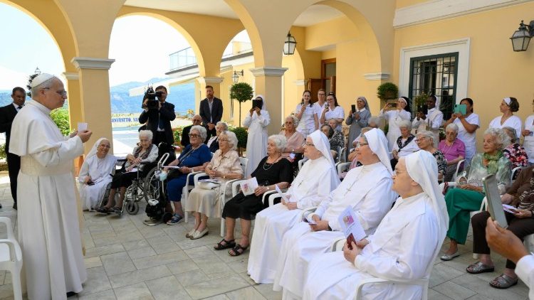 Il Papa nella Casa di Riposo Santa Marta a Castel Gandolfo