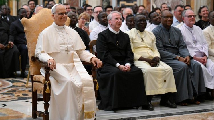 2025.07.25 Papa na Washiriki wa Kozi ya Waseminari na wajumbe wa Mkutano Mkuu wa Shirika la Ndugu wa Mtakatifu Xaveri.