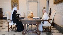 Spotkanie Papieża Leona XIV z metropolitą wołokołamskim Antonim