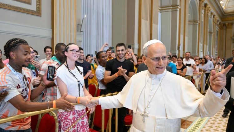 Папата с катехумени и неофити от Франция