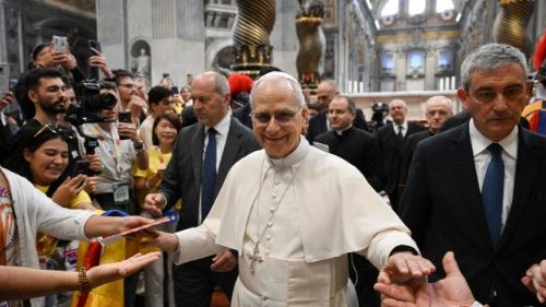 Il Papa agli influencer: "agenti di comunione" in un mondo dilaniato dalle guerre