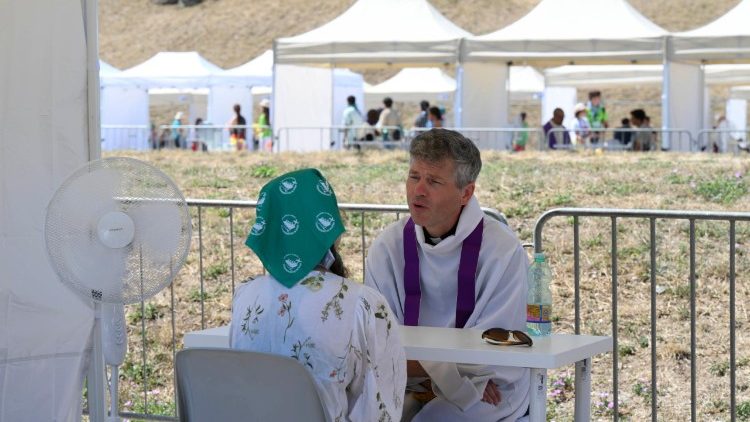 Удзяленне сакрамэнту споведзі для ўдзельнікаў Юбілею моладзі