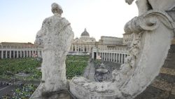 Foto de arquivo: uma Missa na Praça São Pedro (Vatican Media)