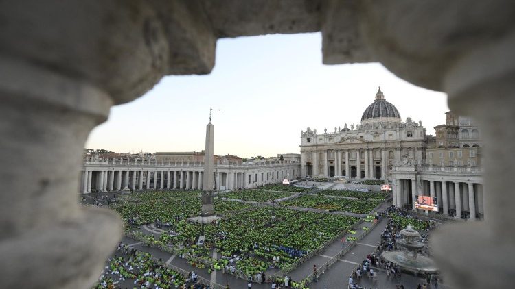 2025.08.01 Jubileul tinerilor. Sfânta Liturghie a tinerilor spanioli.