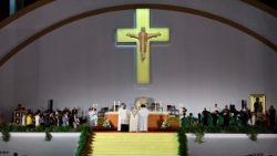 Sveti oče je med molitvenim bdenjem z mladimi v Tor Vergati povabil k molitvi za zdravje 15-letnega Ignacia