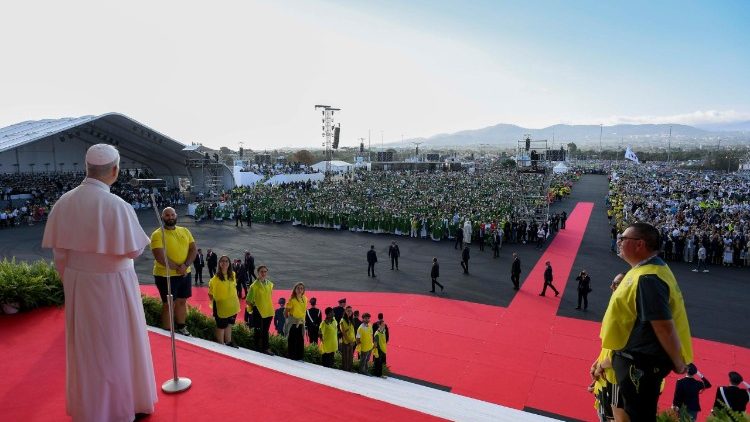 Pope Leo presides over Mass for Jubilee of Young People