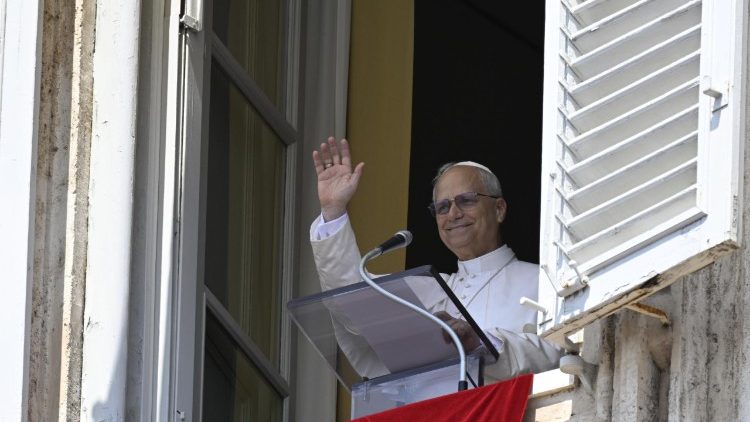 Papież pozdrowił zgromadzonych na Placu Świętego Piotra