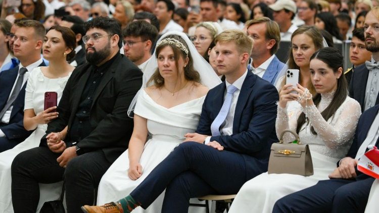 Հրապարակային ունկնդրութիւն