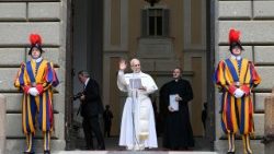 2025.08.15 Leon XIV podczas modlitwy Anioł Pański