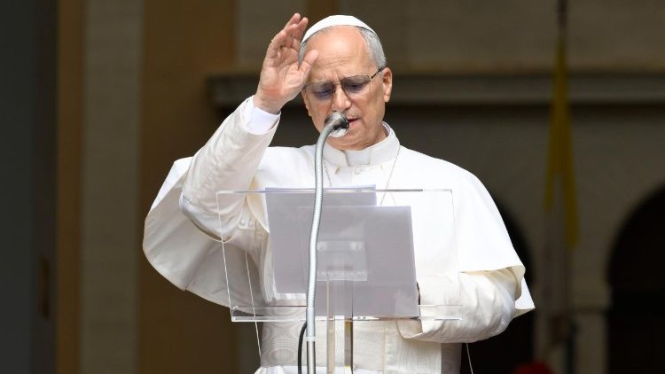 Léon XIV lors de l'Angélus de l'Assomption, le 15 août 2025 à Castel Gandolfo. 