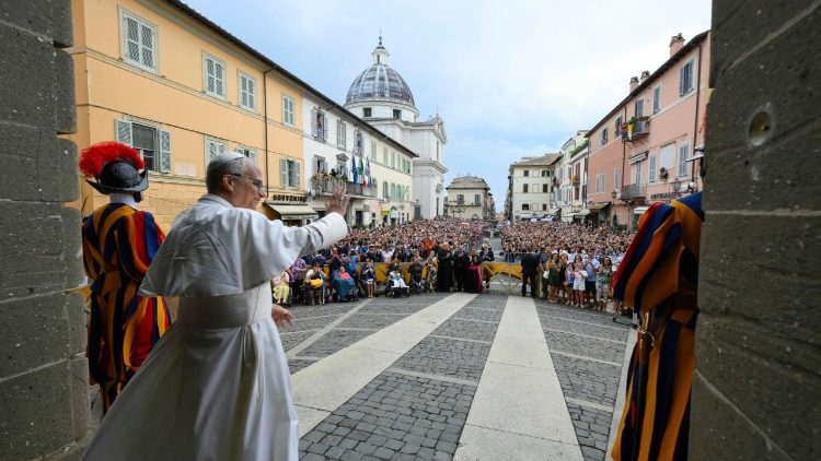 The Pope greeting pilgrims and faithful