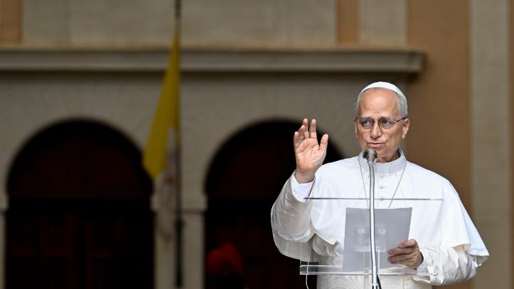 Papa Leone XIV durante l'Angelus di questa domenica a Castel Gandolfo 