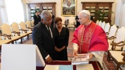 Pope Leo XIV receives the President of the Republic of Seychelles
