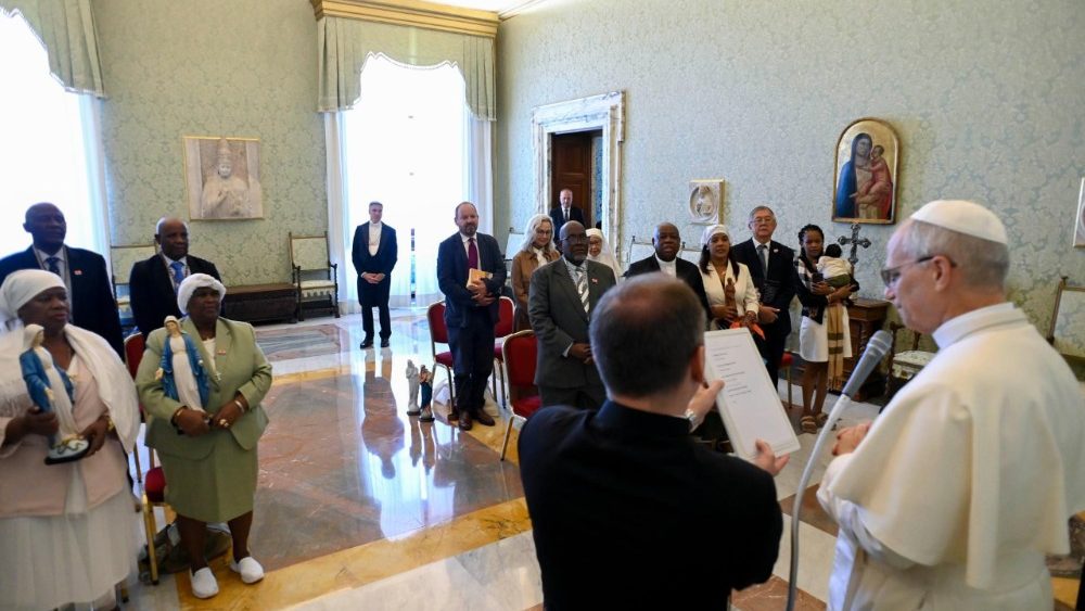 Papa Lav XIV. s delegacijom Grupe za izbjeglice iz Chagosa