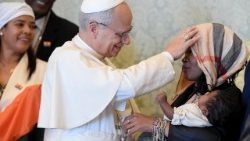 കൂടിക്കാഴ്ചാവേളയിൽ പാപ്പാ 