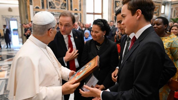 Otro momento del encuentro del Papa con los legisladores
