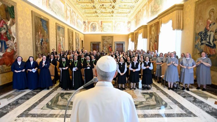 Papa Leão XIV - encontro com representantes de 4 Institutos religiosos
