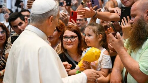 Simp&oacute;sio Nacional das Fam&iacute;lias em Aparecida refor&ccedil;a a voca&ccedil;&atilde;o que nasce no lar
