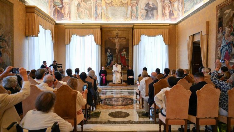 Pāvests uzrunā politiķus no Francijas