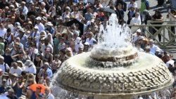 Šv. Petro aikštė sekmadienio vidudienį