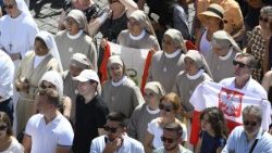 Wierni przybyli na modlitwę z Leonem XIV