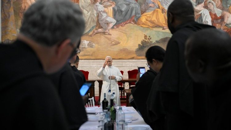 O Papa junto aos agostinianos para a janta no final dos compromissos do dia