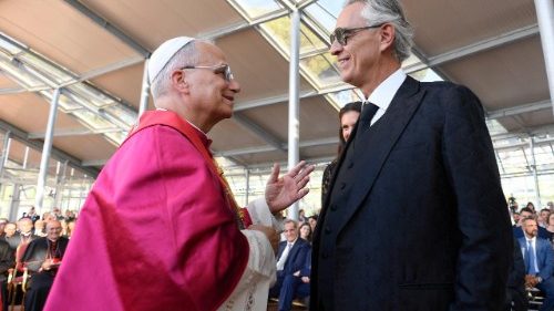 Le&atilde;o XIV e tenor Andrea Bocelli se unem em ora&ccedil;&atilde;o por um “C&acirc;ntico de Paz”