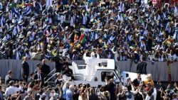 2025.09.06 Likita lya mpo ya zubilé, ya mokolo mwa 6 setémbe 2025, liboso lya bato ba mobembo ya zubilé, nkota tukù mibale na mitano (25 000pelerins) na place Saint-Pierre