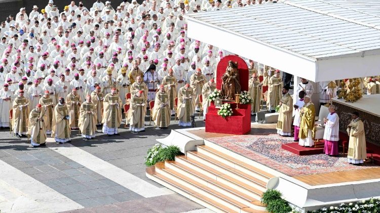 Kanonizācijas svinības Svētā Pētera laukumā