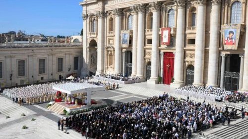 Papież zawierzył nowym świętym pokój na świecie