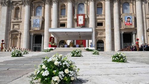 Il Papa: Acutis e Frassati invitano a non sciupare la vita ma a orientarla verso l'alto