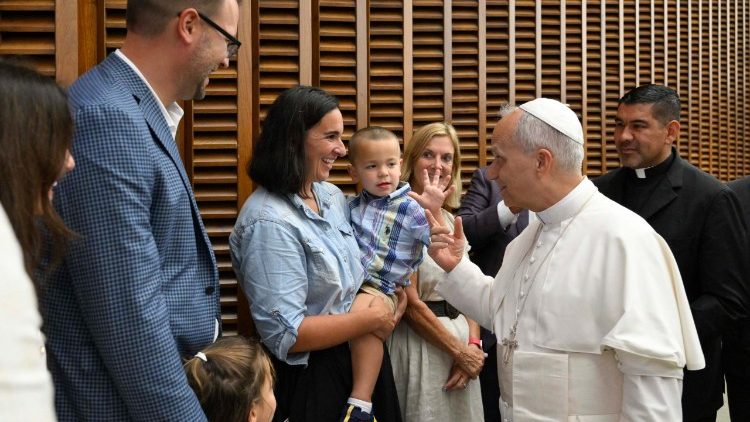 Rodzina to ojciec, matka, dzieci - podkreśla Papież