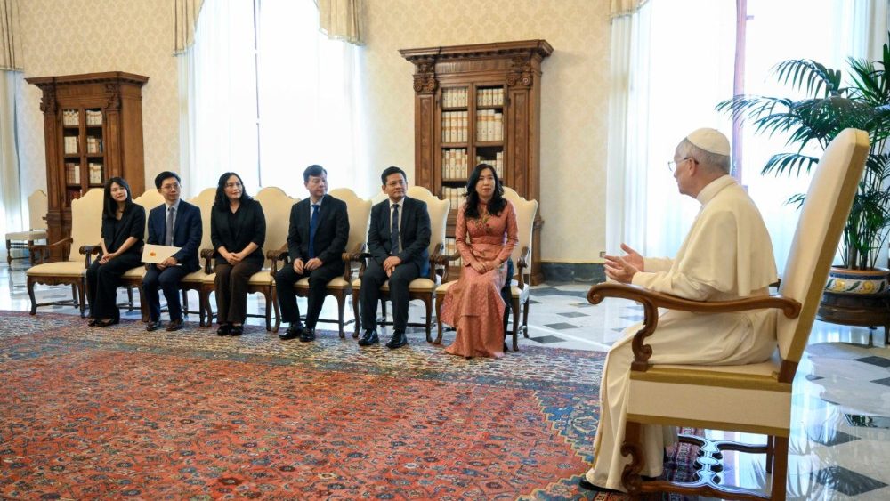 Miembros del Grupo de Trabajo Conjunto Vietnam-Santa Sede en audiencia con el Papa León XIV este sábado 13 de septiembre de 2025.