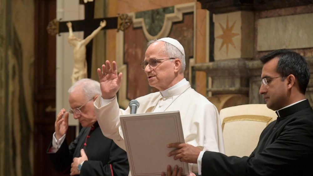 Leonas XIV laimina Popiežiškosios Teologijos akademijos seminaro dalyvius