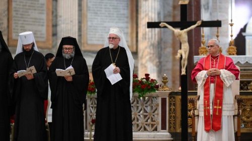Il Papa: i martiri, simboli di una speranza disarmata e lievito di un’umanit&agrave; pacifica