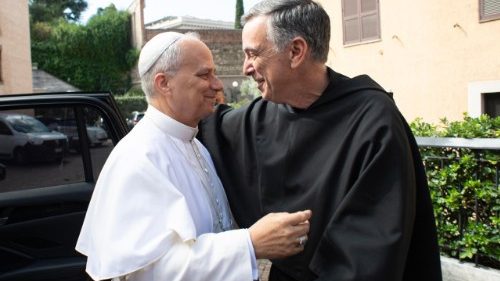 Il Papa agli agostiniani: l'amore centro di tutto, non si spenga lo spirito missionario