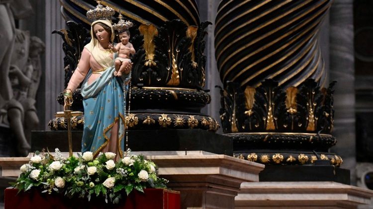 La statua della Vergine Maria durante la Veglia per il Giubileo della Consolazione