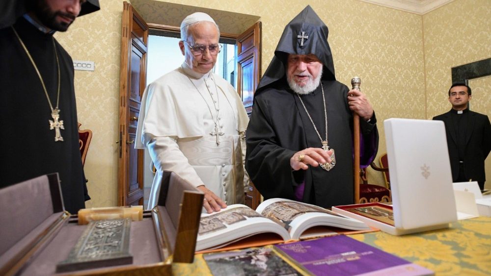 Папа Леў XIV з Каталікосам усіх армян Гарэгінам II